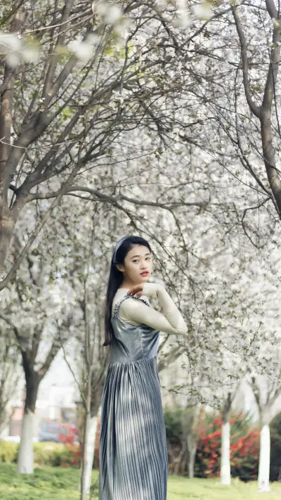 花丛少女-拍信图库