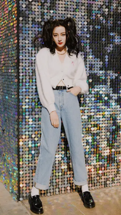 迪丽热巴俏皮造型