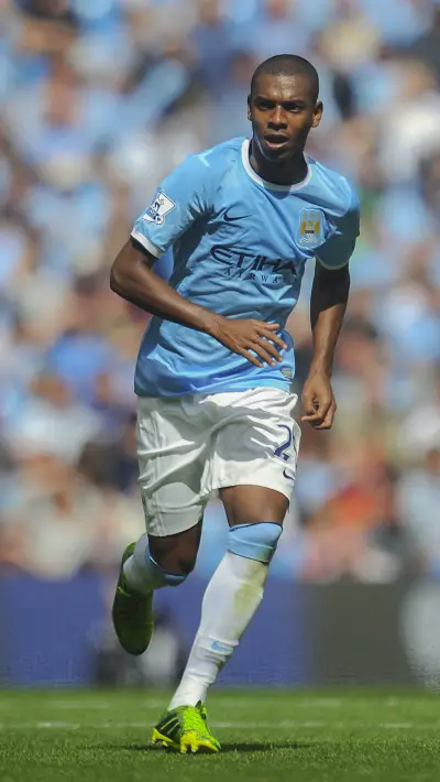 曼城签下费尔南迪尼奥