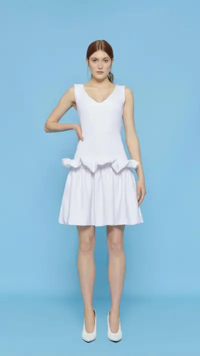 穿纯色裙 开启春天