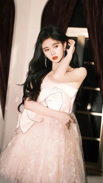 鞠婧祎裸粉色纱裙 - Screenshot 1