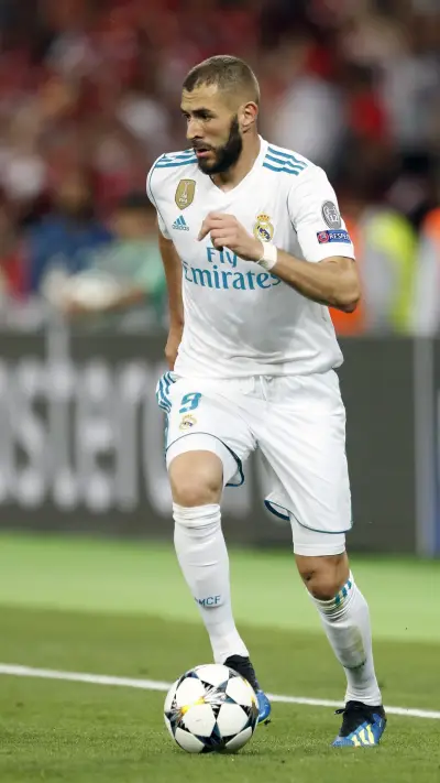 皇马最佳僚机本泽马